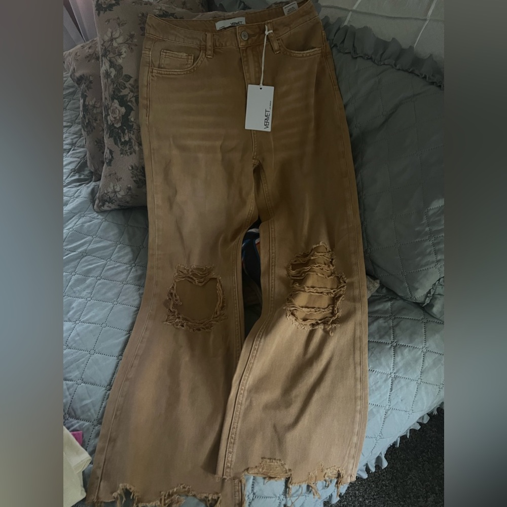 Wheat cropped distressing denim jeans